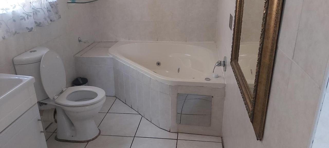 African Elephant Guesthouse ジャーミストン エクステリア 写真