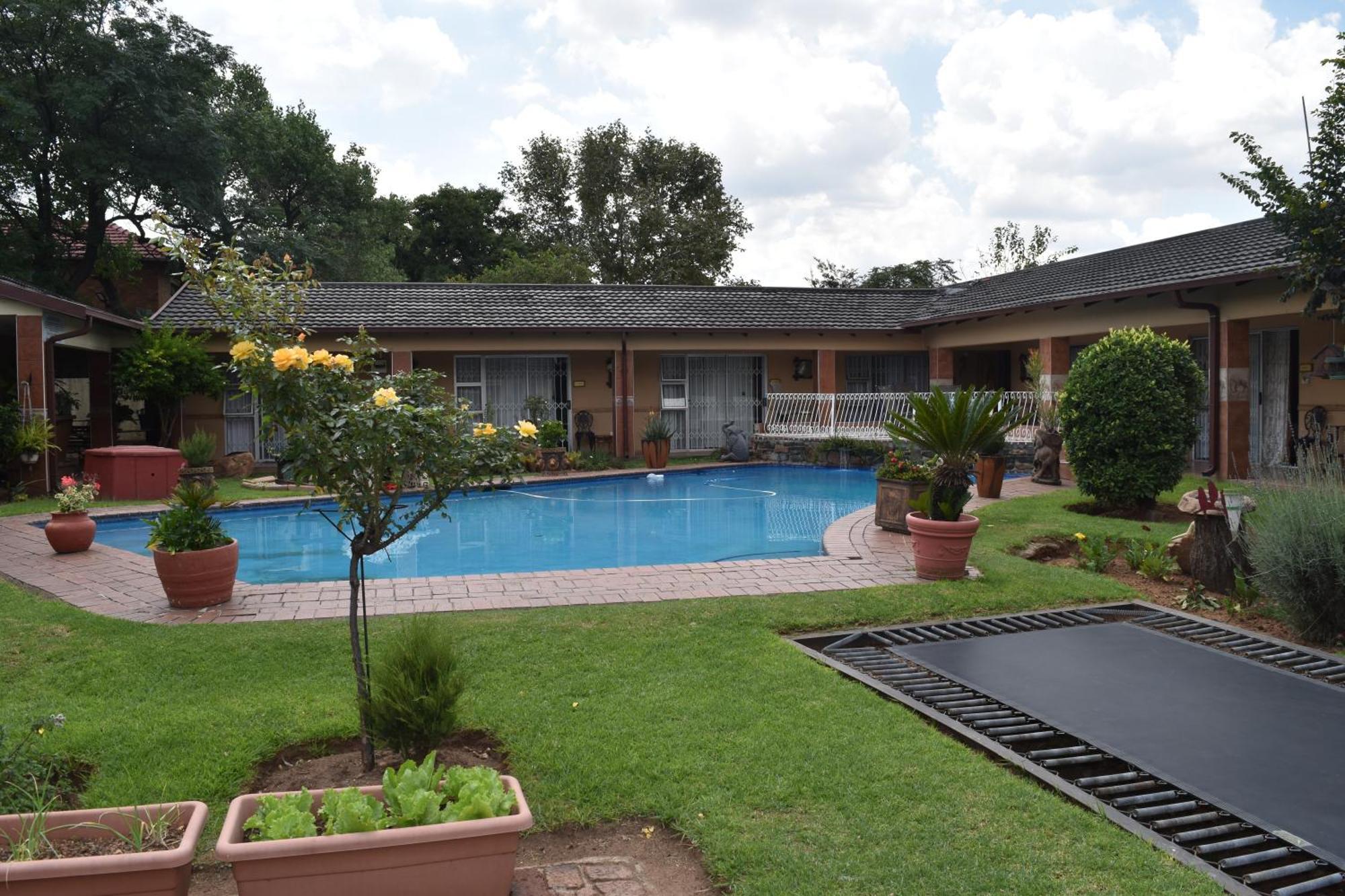 African Elephant Guesthouse ジャーミストン エクステリア 写真